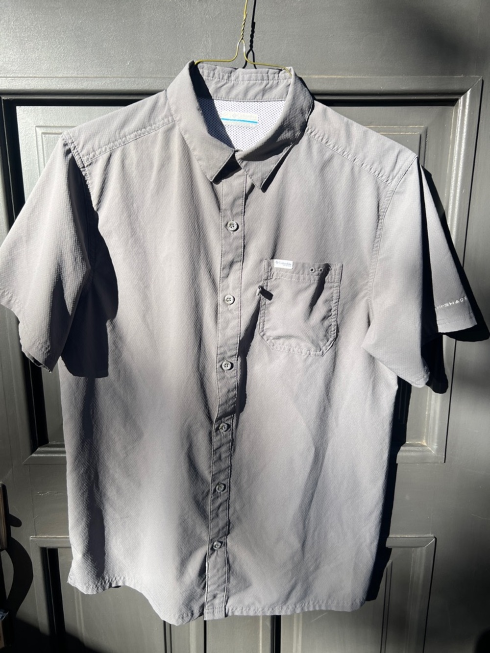 Columbia Men's Light Gray Short-Sleeve Button-Down Shirt